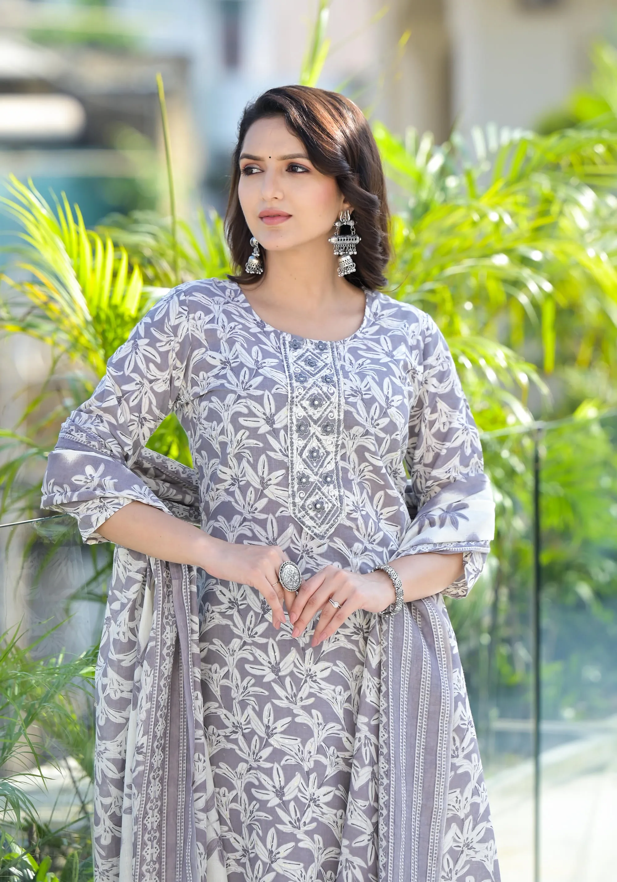 Grey Floral Printed Cotton Kurta Set With Thread & Mirror Work