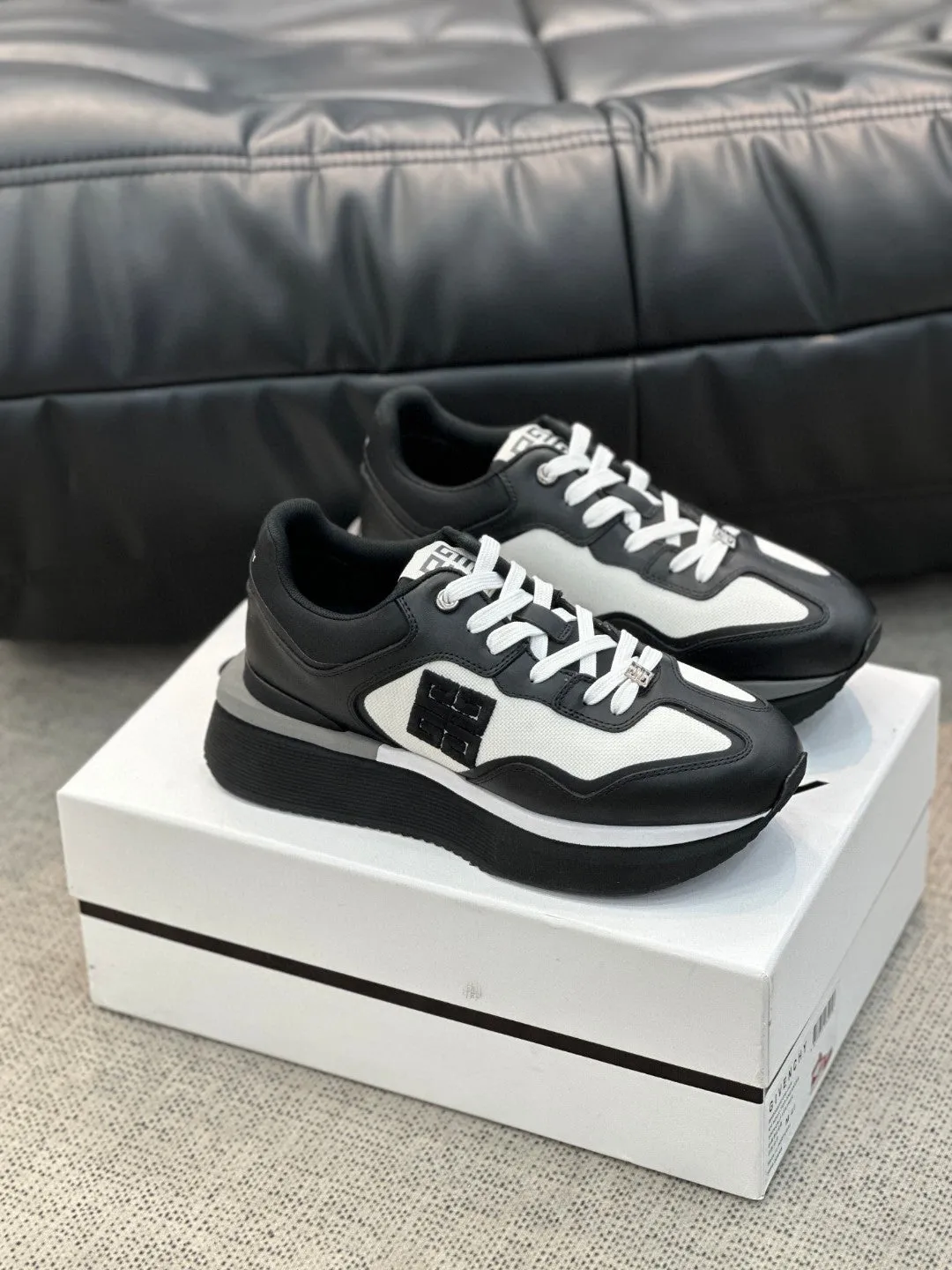 GVC Black and White Sneakers-015